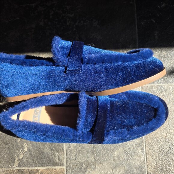 *NEW* NEVER WORN VELVET LOAFERS IN A COBALT BLUE WITH FUR TRIM - Picture 3 of 3
